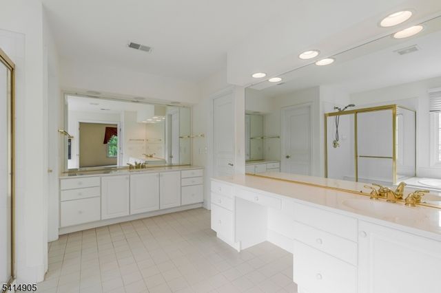 12 Warren Ave, Green Brook Twp., NJ 08812