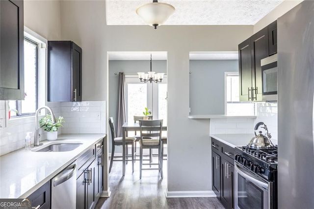 817 Riverstone Lane, Woodstock, GA 30188