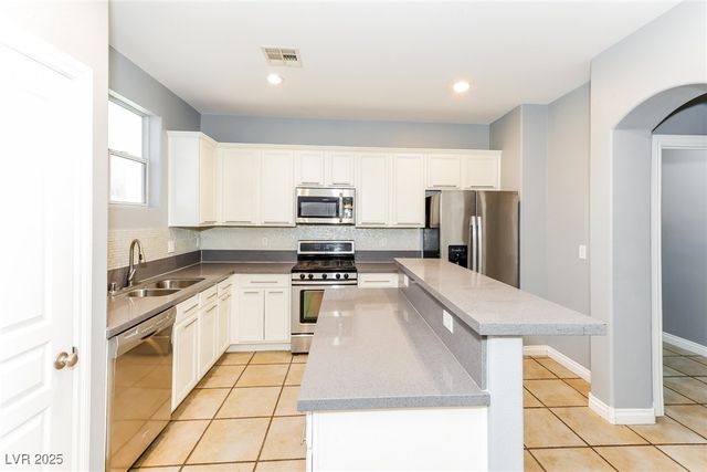 985 Crescent Falls Street, Henderson, NV 89011