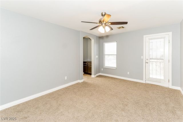 985 Crescent Falls Street, Henderson, NV 89011