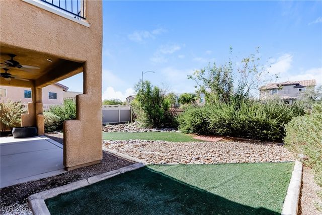 985 Crescent Falls Street, Henderson, NV 89011