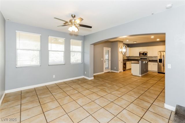 985 Crescent Falls Street, Henderson, NV 89011