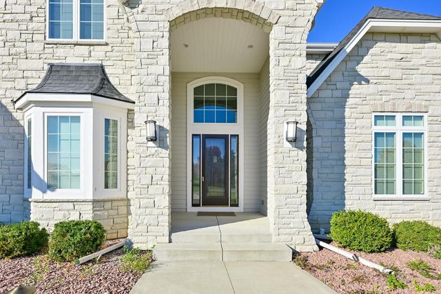 19955 Bradon TRAIL, Brookfield, WI 53045
