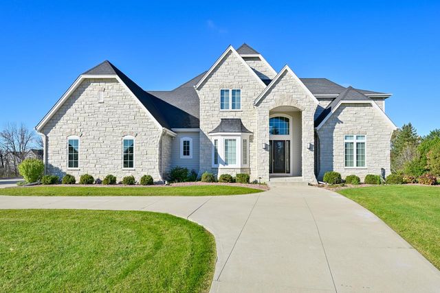 19955 Bradon TRAIL, Brookfield, WI 53045
