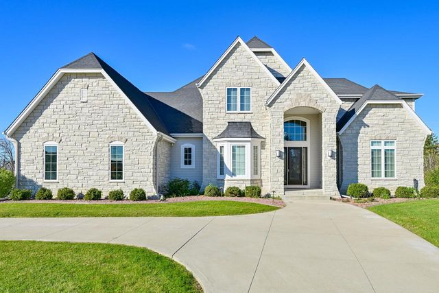 19955 Bradon TRAIL, Brookfield, WI 53045