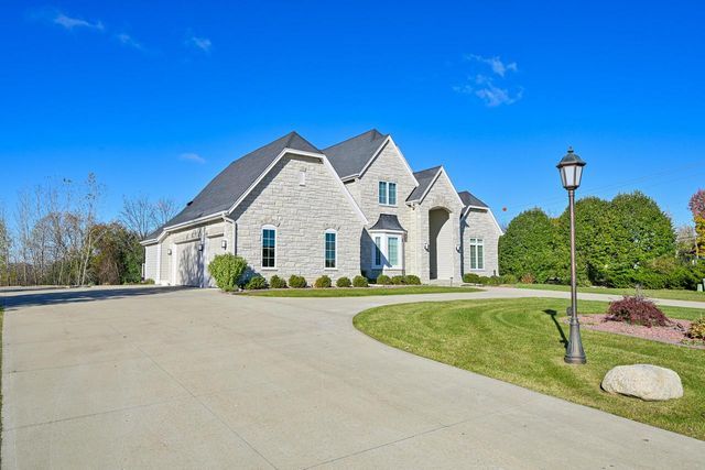 19955 Bradon TRAIL, Brookfield, WI 53045