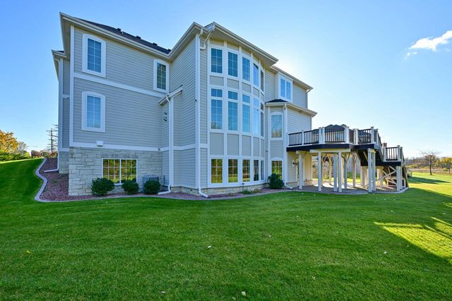 19955 Bradon TRAIL, Brookfield, WI 53045