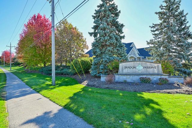 19955 Bradon TRAIL, Brookfield, WI 53045