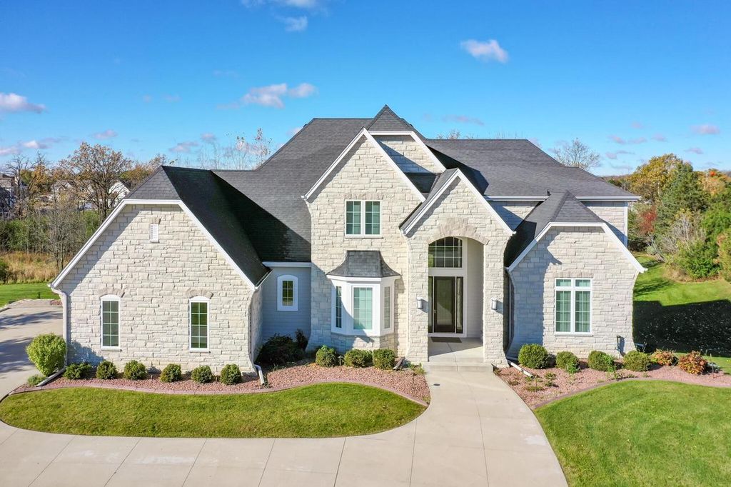 19955 Bradon TRAIL, Brookfield, WI 53045