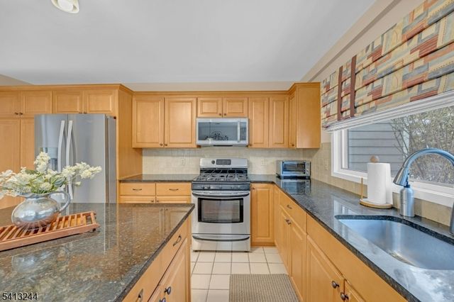 114 Hagerman Ct, Bridgewater Twp., NJ 08807