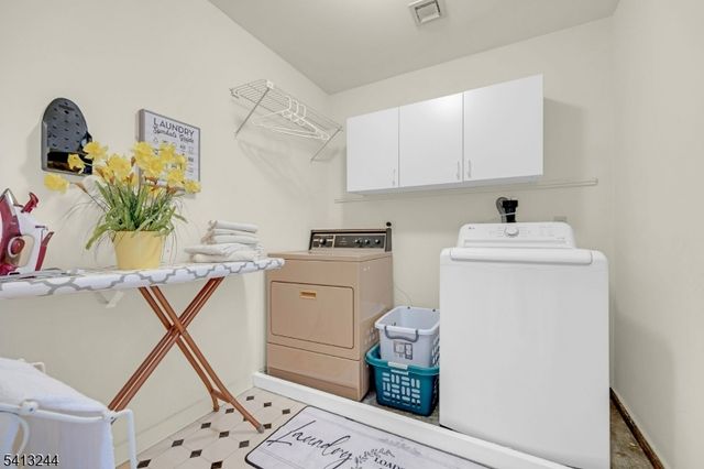 114 Hagerman Ct, Bridgewater Twp., NJ 08807