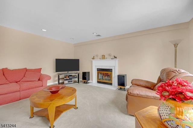 114 Hagerman Ct, Bridgewater Twp., NJ 08807