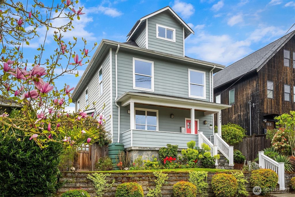 227 29th Avenue E, Seattle, WA 98112