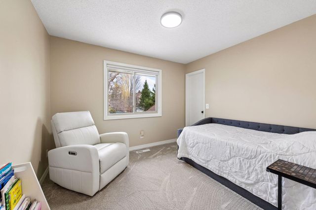 960 Saddlebrook Curve, Chanhassen, MN 55317