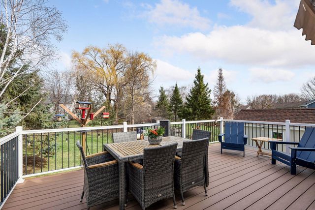 960 Saddlebrook Curve, Chanhassen, MN 55317