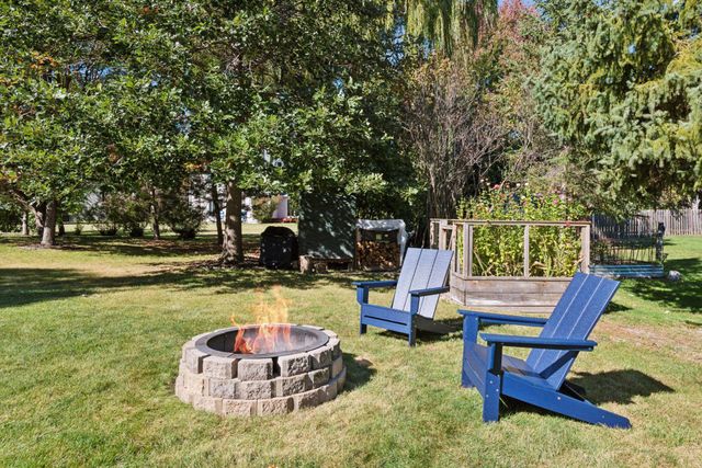 960 Saddlebrook Curve, Chanhassen, MN 55317