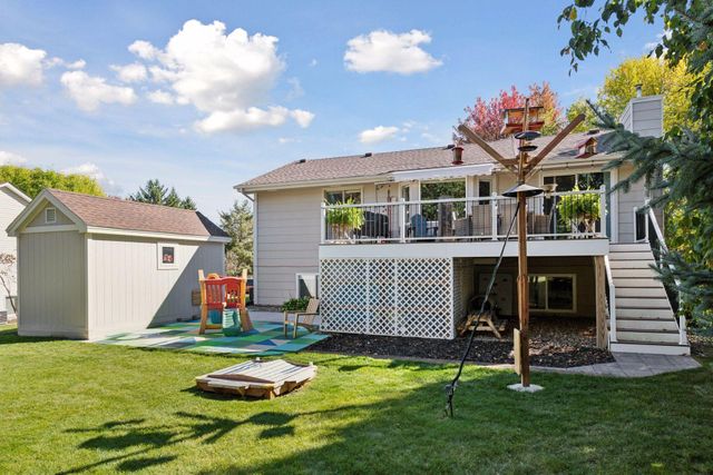 960 Saddlebrook Curve, Chanhassen, MN 55317