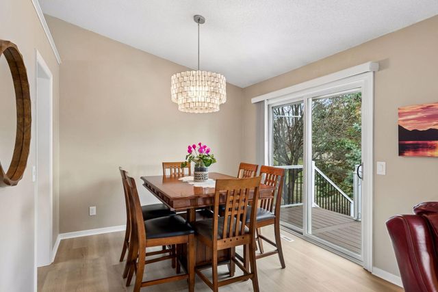 960 Saddlebrook Curve, Chanhassen, MN 55317