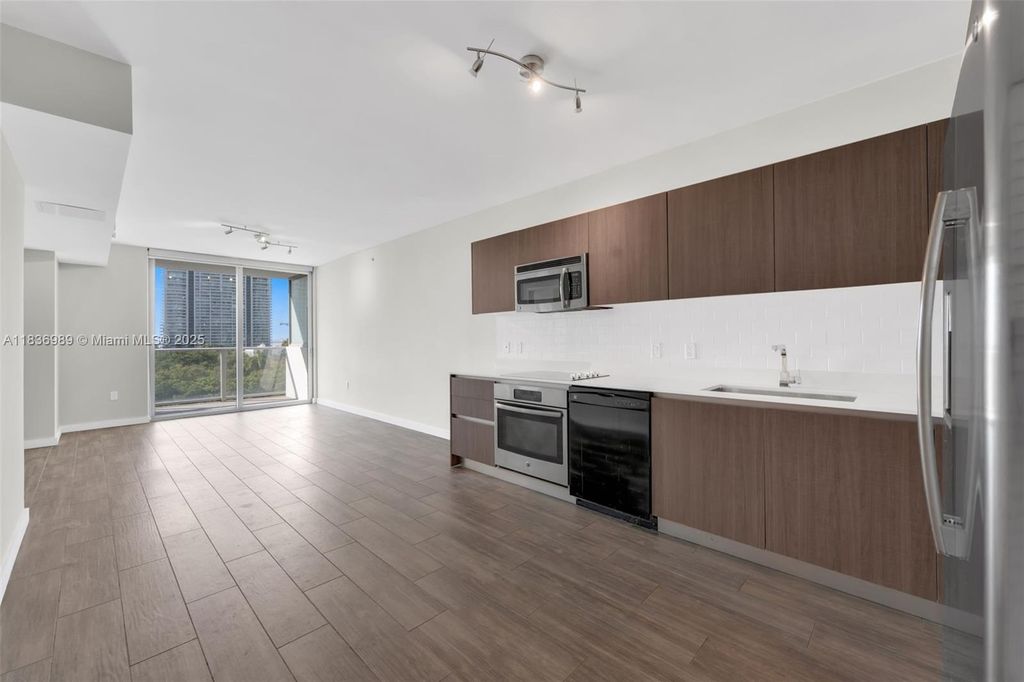 1600 SW 1st Ave 703, Miami, FL 33129