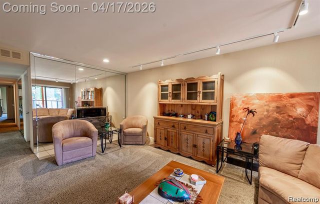 4426 Knightsbridge Lane, West Bloomfield, MI 48323