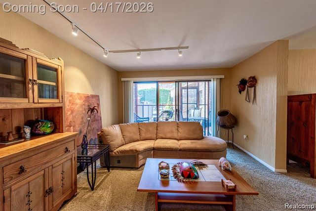 4426 Knightsbridge Lane, West Bloomfield, MI 48323