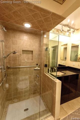 4426 Knightsbridge Lane, West Bloomfield, MI 48323