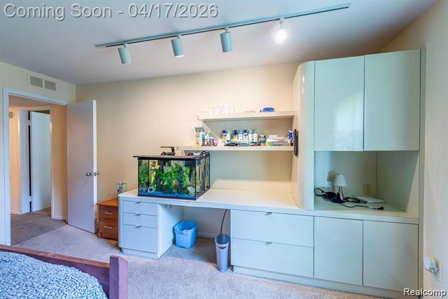 4426 Knightsbridge Lane, West Bloomfield, MI 48323