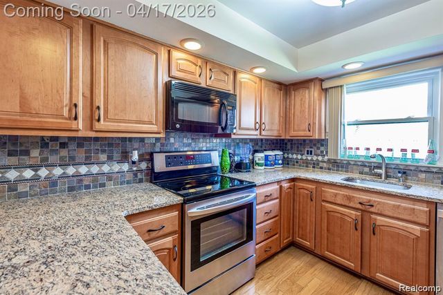 4426 Knightsbridge Lane, West Bloomfield, MI 48323