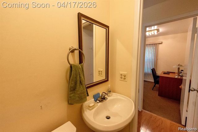 4426 Knightsbridge Lane, West Bloomfield, MI 48323