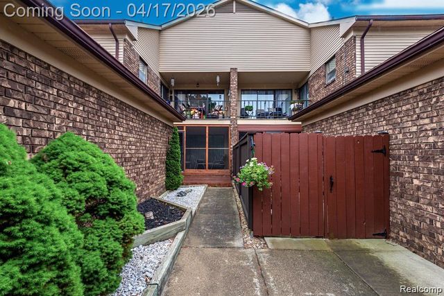 4426 Knightsbridge Lane, West Bloomfield, MI 48323