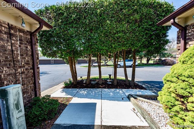 4426 Knightsbridge Lane, West Bloomfield, MI 48323