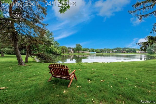 4426 Knightsbridge Lane, West Bloomfield, MI 48323