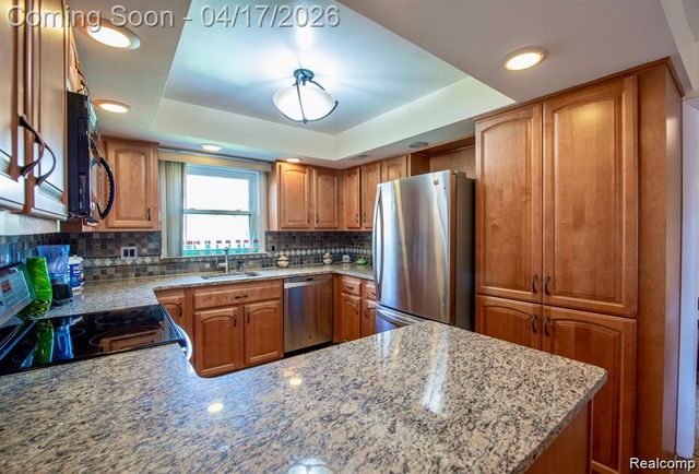 4426 Knightsbridge Lane, West Bloomfield, MI 48323