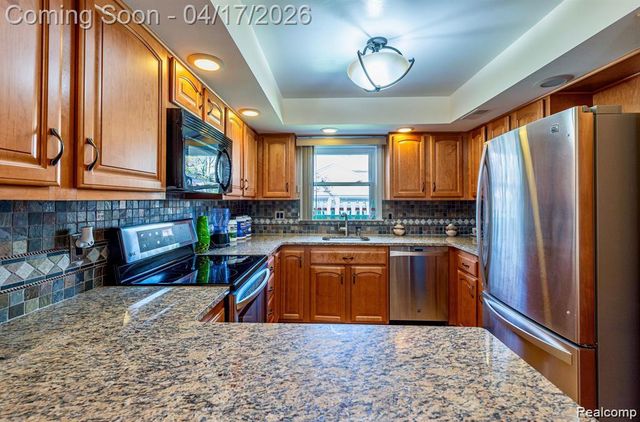4426 Knightsbridge Lane, West Bloomfield, MI 48323