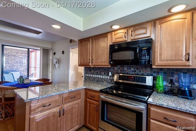 4426 Knightsbridge Lane, West Bloomfield, MI 48323