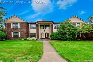 4426 Knightsbridge Lane, West Bloomfield, MI 48323