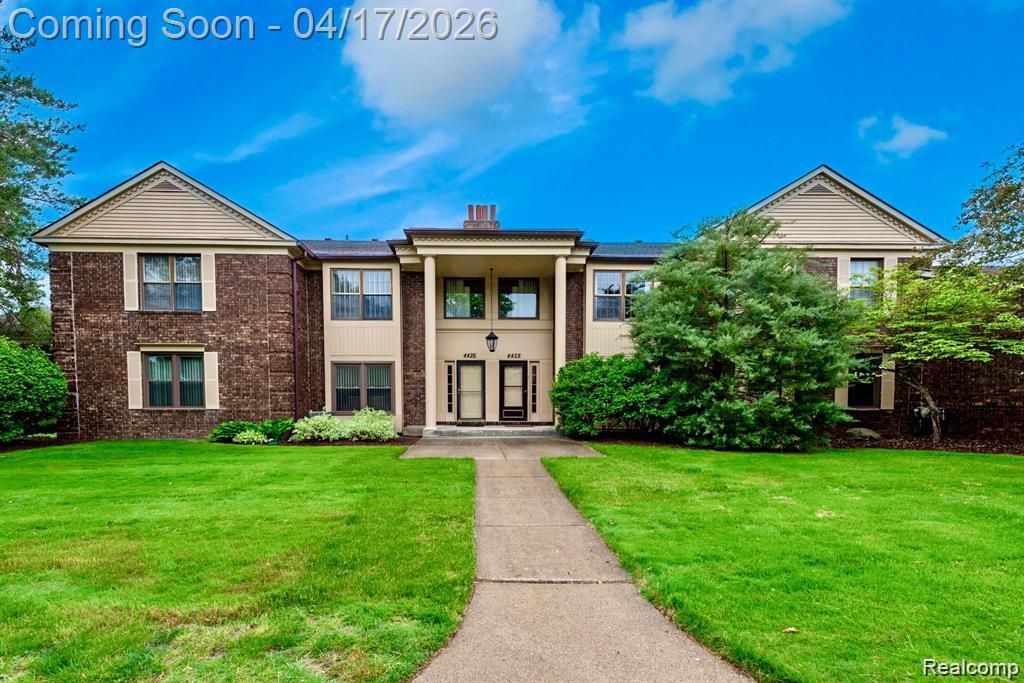 4426 Knightsbridge Lane, West Bloomfield, MI 48323