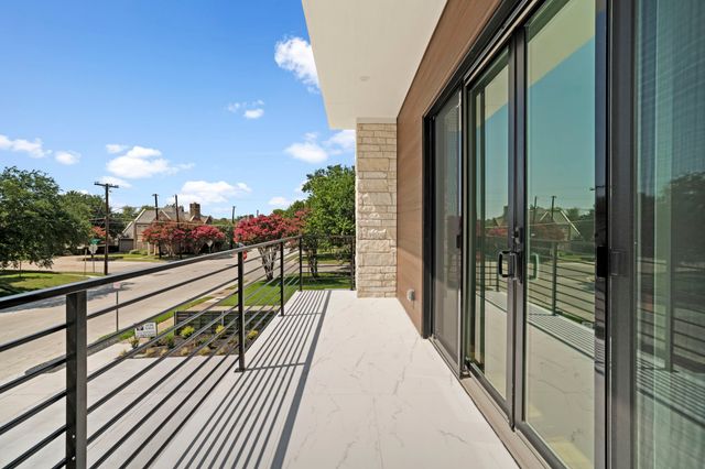 732 Cedar Hill Avenue, Dallas, TX 75208