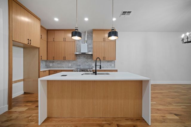 732 Cedar Hill Avenue, Dallas, TX 75208