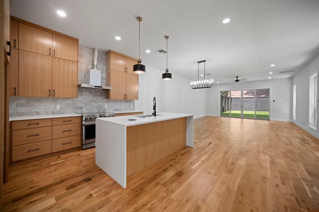732 Cedar Hill Avenue, Dallas, TX 75208