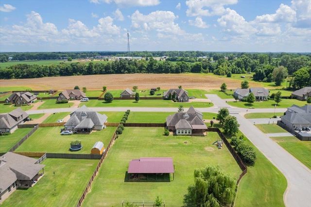 10 INEZ CV, Somerville, TN 38068