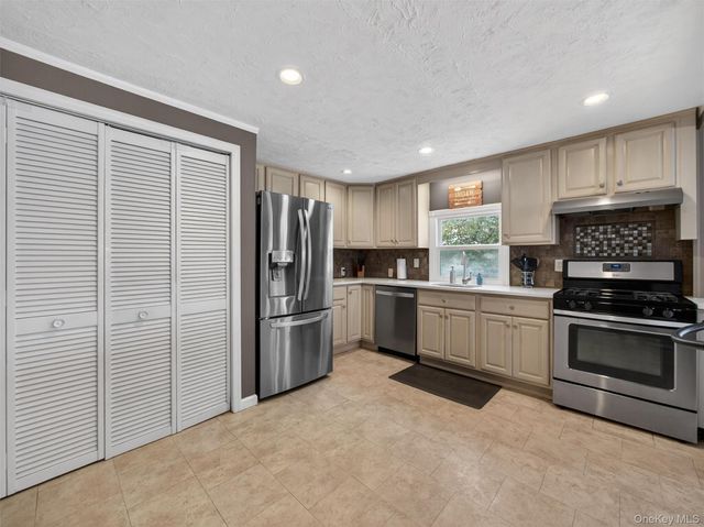 7 Staubitz Avenue, Pearl River, NY 10965