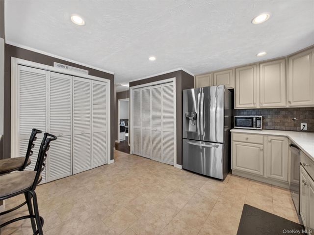 7 Staubitz Avenue, Pearl River, NY 10965