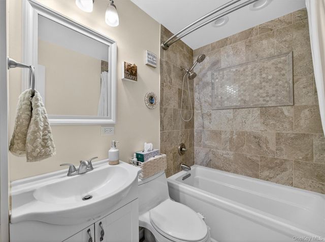 7 Staubitz Avenue, Pearl River, NY 10965