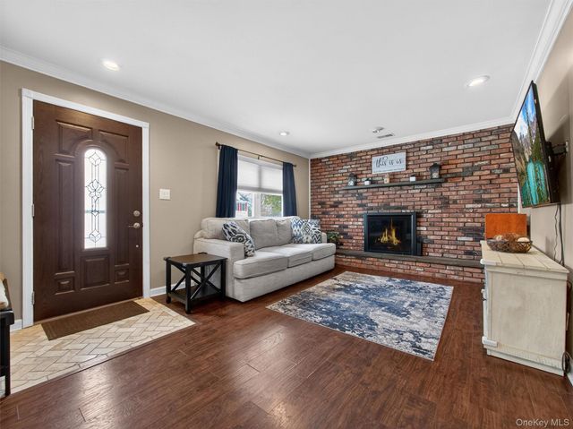 7 Staubitz Avenue, Pearl River, NY 10965