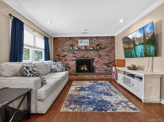 7 Staubitz Avenue, Pearl River, NY 10965