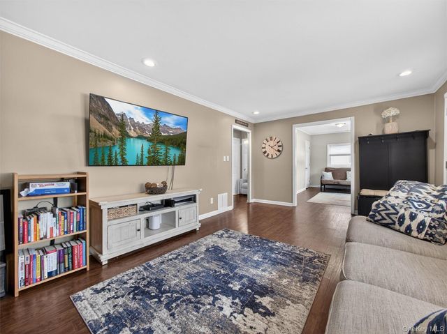 7 Staubitz Avenue, Pearl River, NY 10965