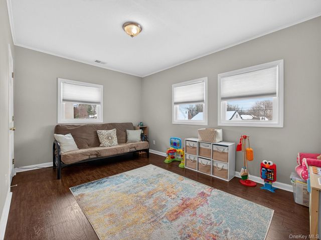 7 Staubitz Avenue, Pearl River, NY 10965