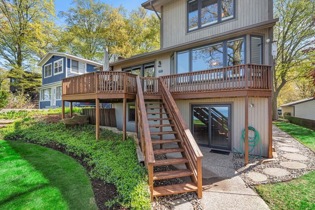 410 N Lakeshore Drive, Park Twp, MI 49424