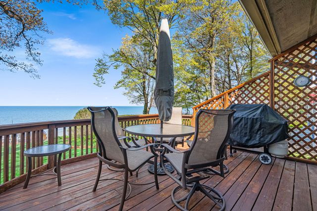 410 N Lakeshore Drive, Park Twp, MI 49424